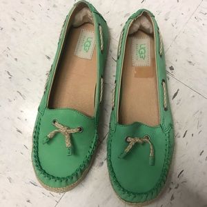 UGG boat shoes/loafers w/yarn around sides & tied on top. Fur along back of heel